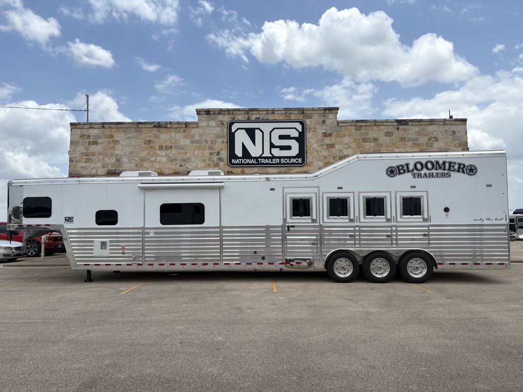 2026 Bloomer 4 horse side load with 17'9" outlaw conversions