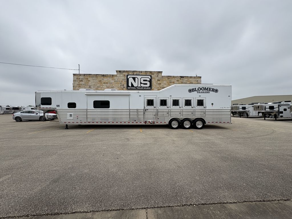 2026 Bloomer 5 horse side load with 19'6" outlaw conversions