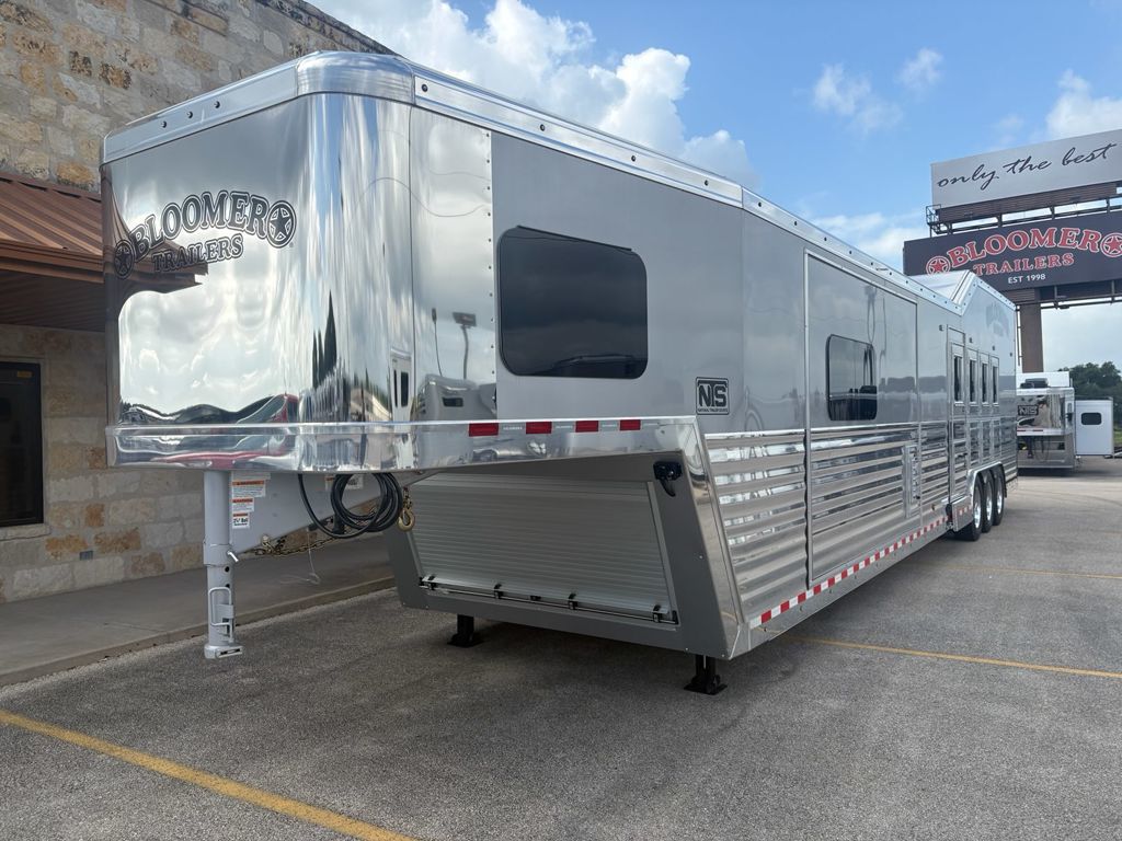2026 Bloomer 4 horse side load with 18' outlaw conversions