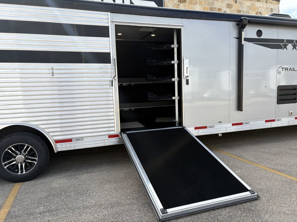 Trailer Photo 7