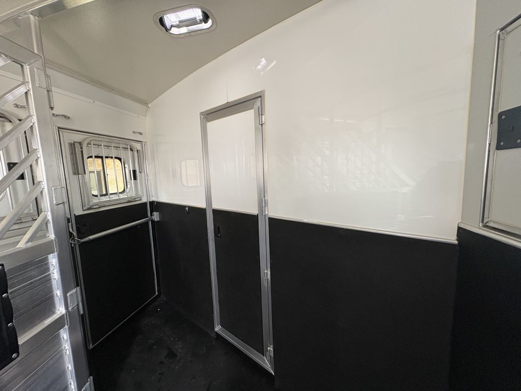 Trailer Photo 11