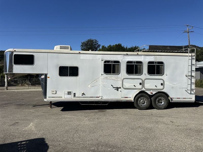 2005 Logan Coach