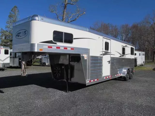 2026 4-star 2 plus 1 with dressing room and extended box stall
