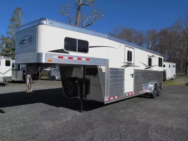 2026 4-star 2 plus 1 with dressing room and extended box stall