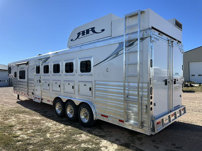2024 Lakota C8513Srt