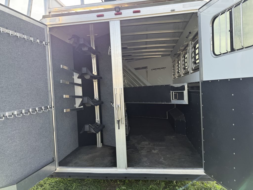 Trailer Photo 16