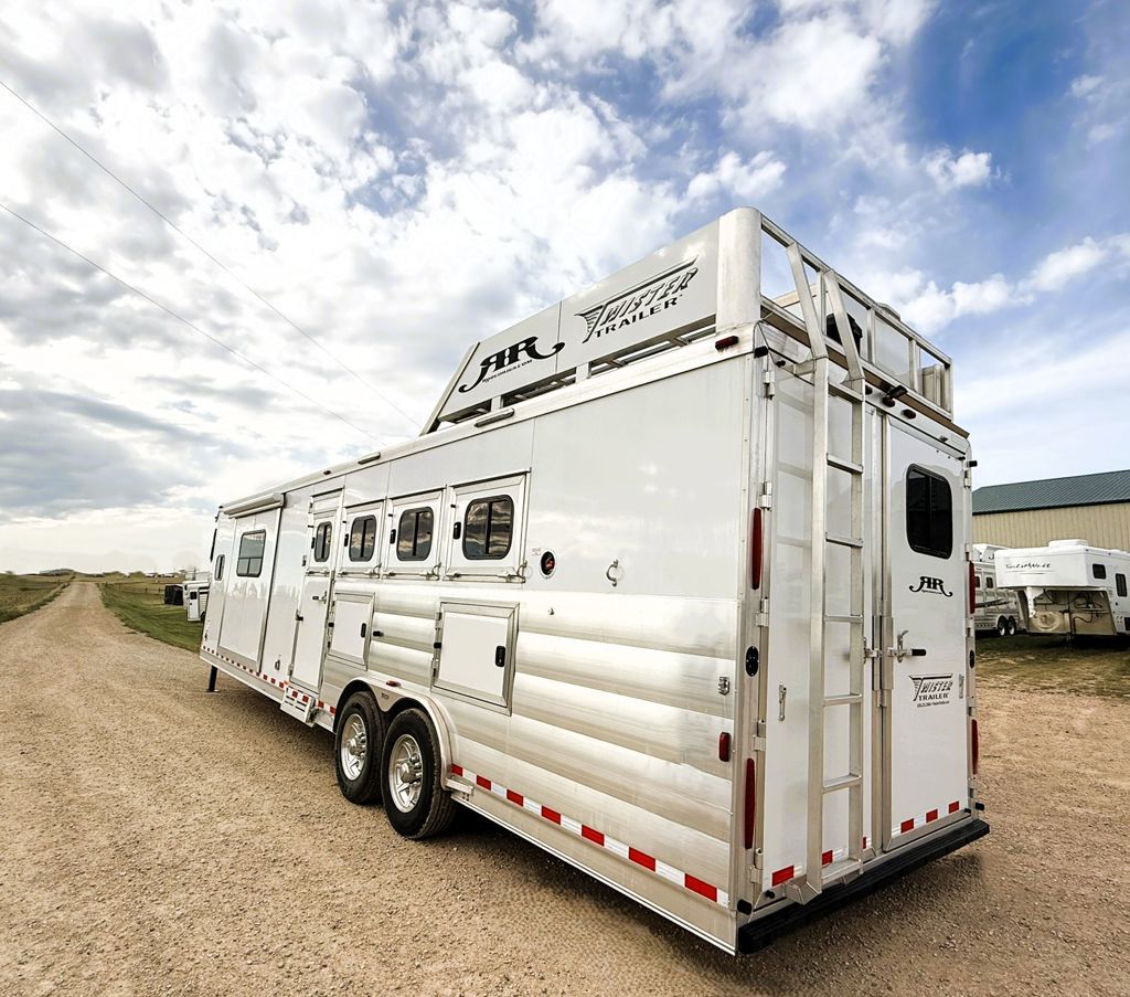 Trailer Photo 2