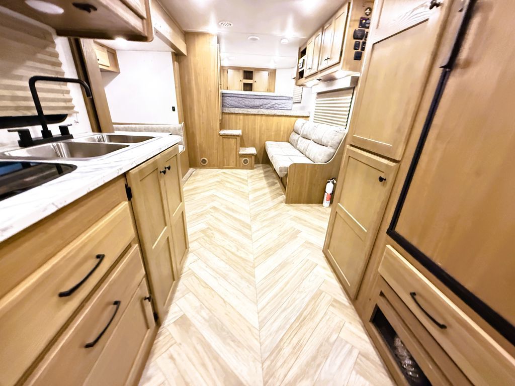 Trailer Photo 14