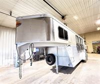 2017  horse Sundowner Trailers 3H