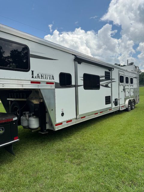 2020 Lakota c8315sr