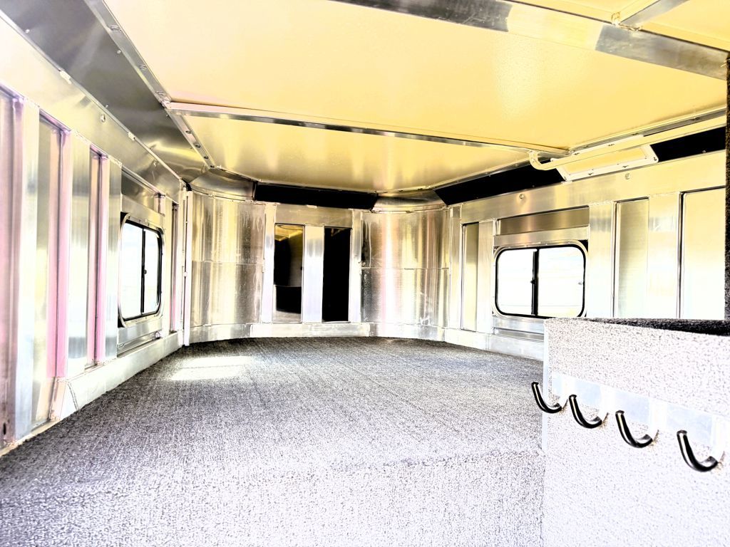Trailer Photo 9