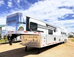 2027 5 horse Lakota IN8519TBB