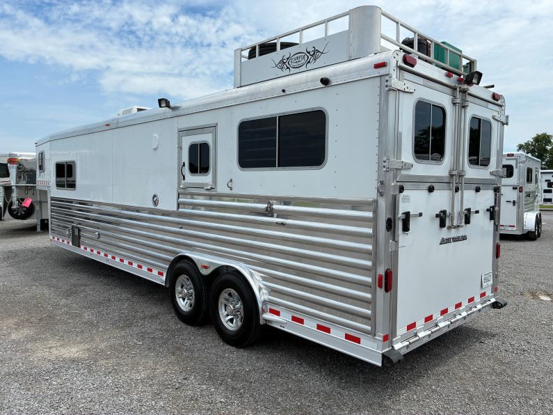 2015 Elite 2 horse straight-load living quarters