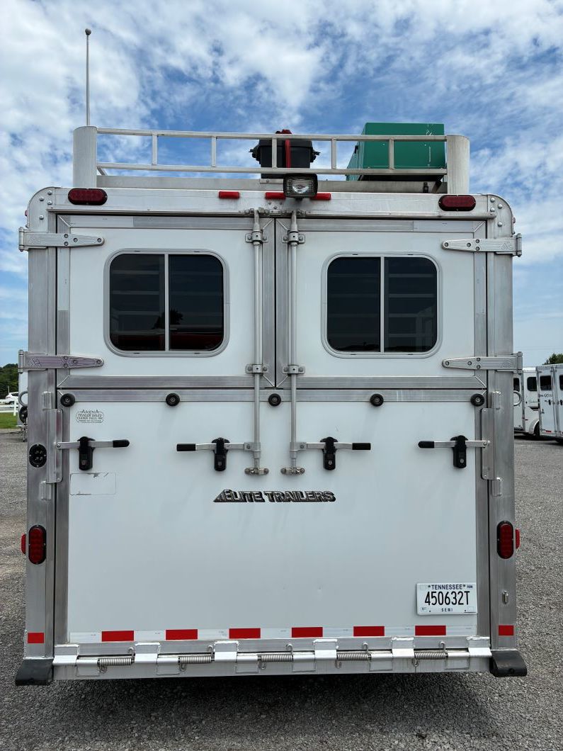 2015 Elite 2 horse straight-load living quarters