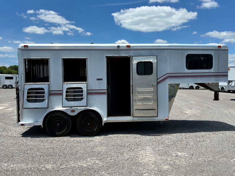 1995 Tracer 2 horse slant load w/ tack room