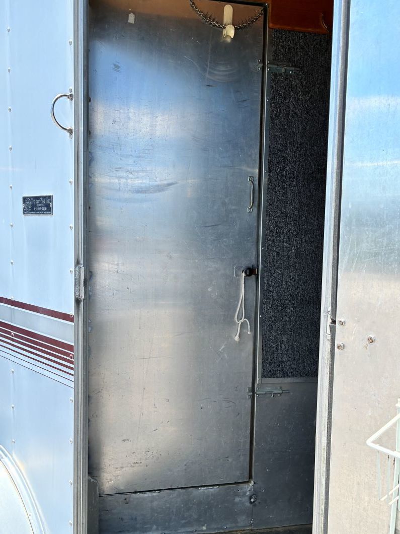 1995 Tracer 2 horse slant load w/ tack room