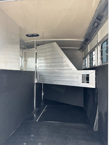 Trailer Photo 4