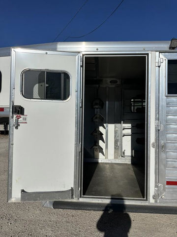 Trailer Photo 11