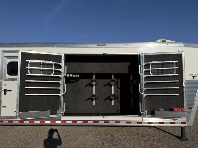 Trailer Photo 11