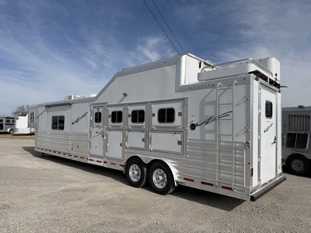 2015 Platinum Coach 4h 15'6 sw slide out side load