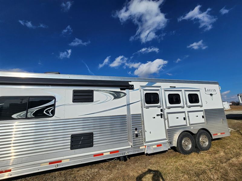 2018 Lakota bh8317sr