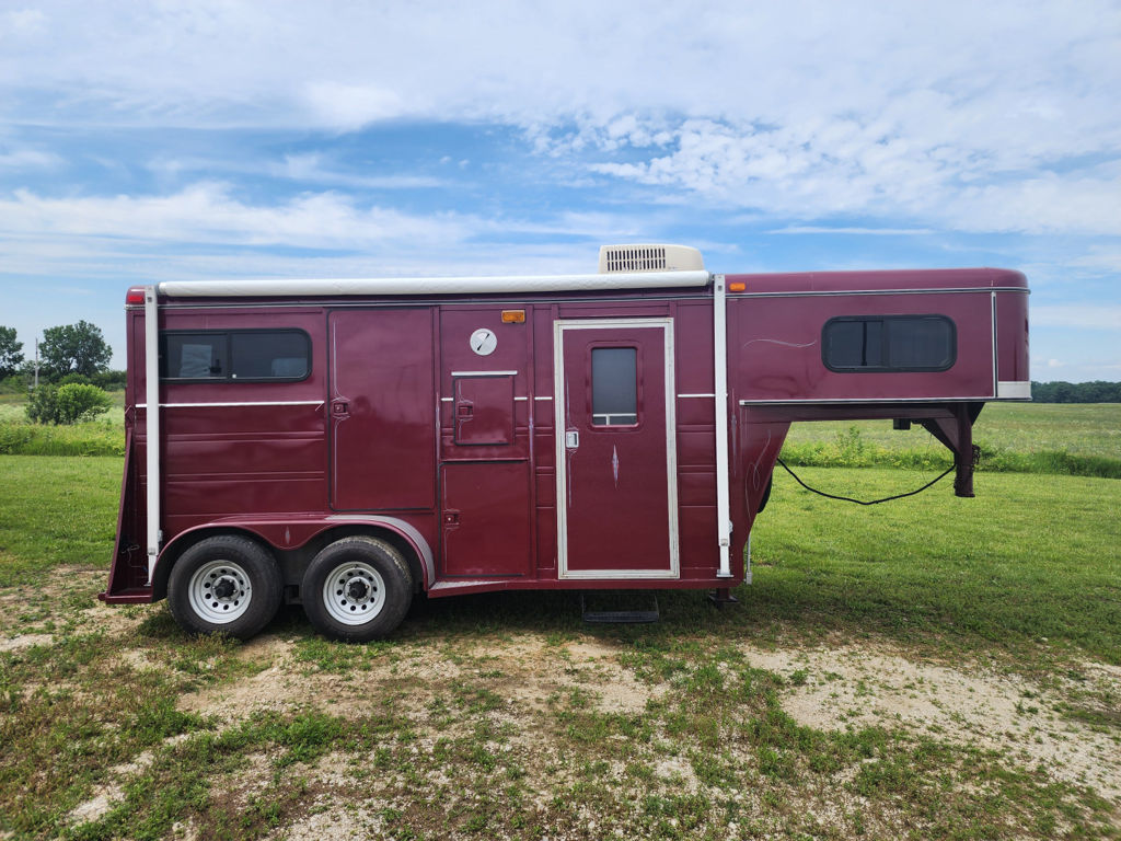 1999 Valley 1999 big valley lq horse trailer 2h straight load
