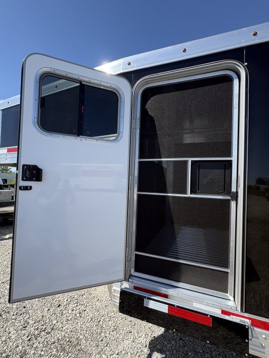 Trailer Photo 12