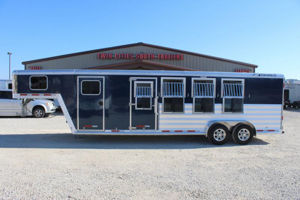2025 4 horse Featherlite Trailers 4 Horse Slant Load Gooseneck