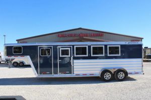 2025 4 horse Featherlite Trailers 4 Horse Slant Load Gooseneck