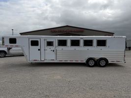 2026 5 horse Featherlite Trailers 5 Horse Gooseneck 9600