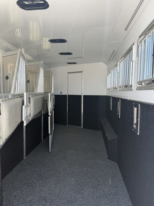 Trailer Photo 13