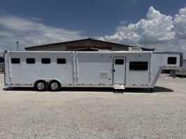 2005 4 horse Exiss Trailers 4 Horse Gooseneck Living Quarters