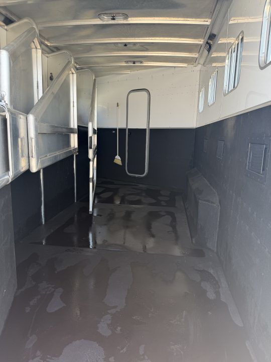 Trailer Photo 12