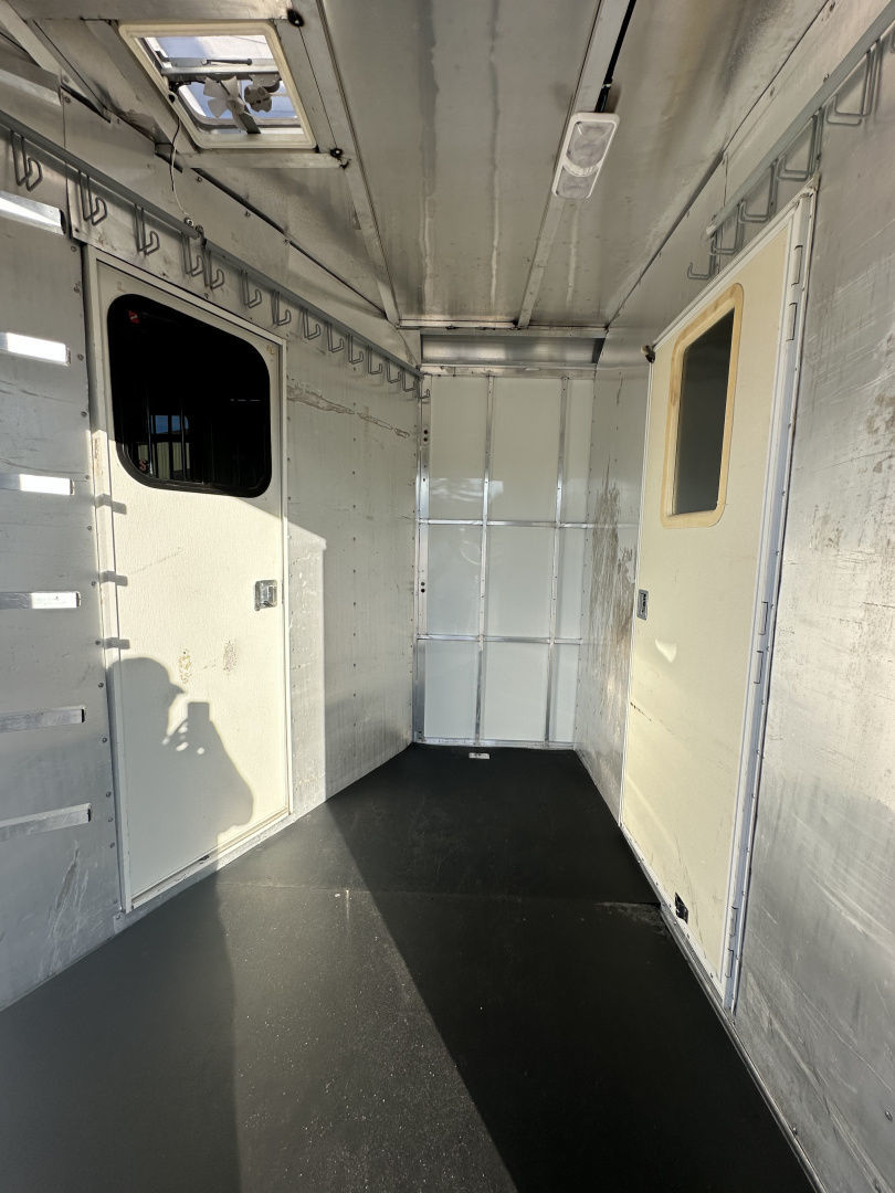 Trailer Photo 11