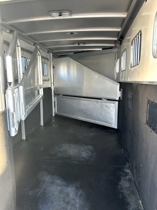Trailer Photo 8