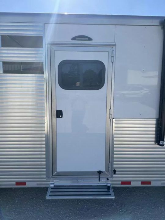 Trailer Photo 12