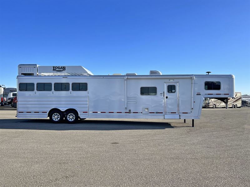 2019 Logan Coach LIMITED 4HLQ