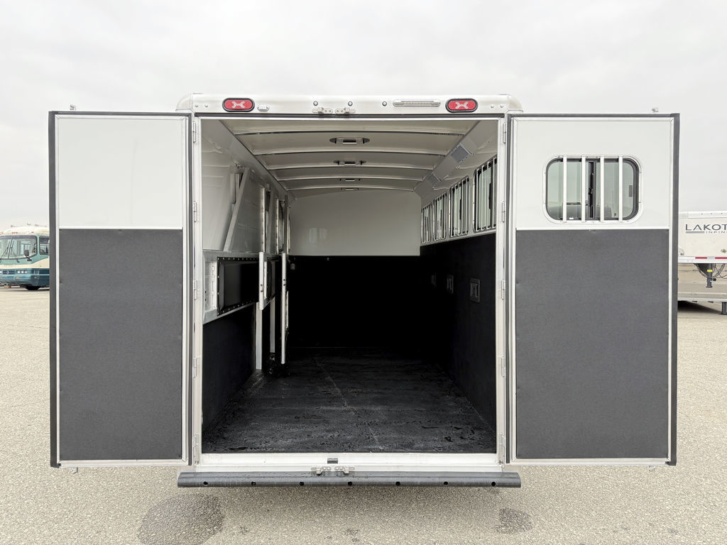 Trailer Photo 11