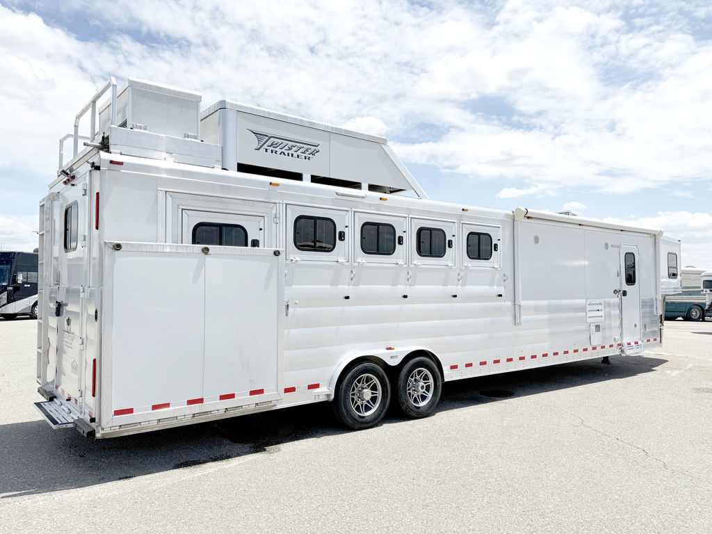 Trailer Photo 15