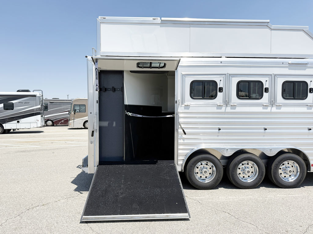 Trailer Photo 13