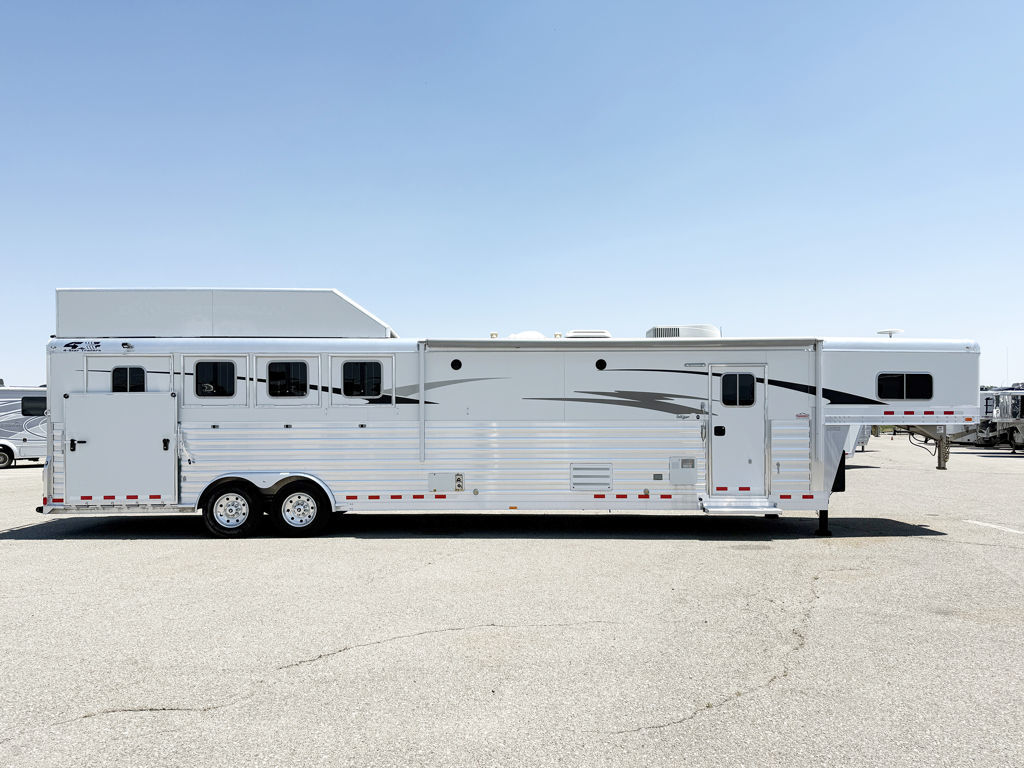 Trailer Photo 2
