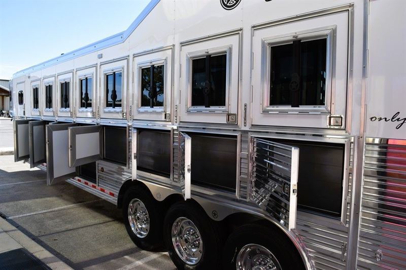 2023 Bloomer Trailers BM 8H GN TRAINER 23