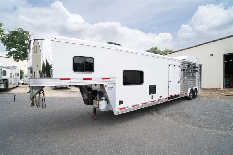 2021 Exiss 11'0" with living quarters '21