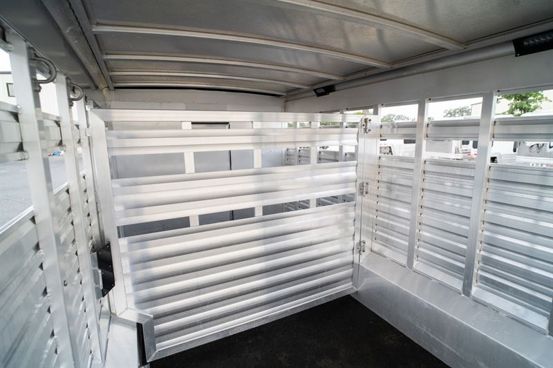 2021 Exiss 11'0" with living quarters '21