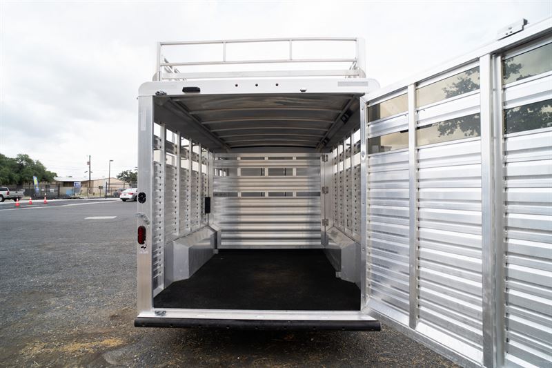 2021 Exiss 11'0" with living quarters '21