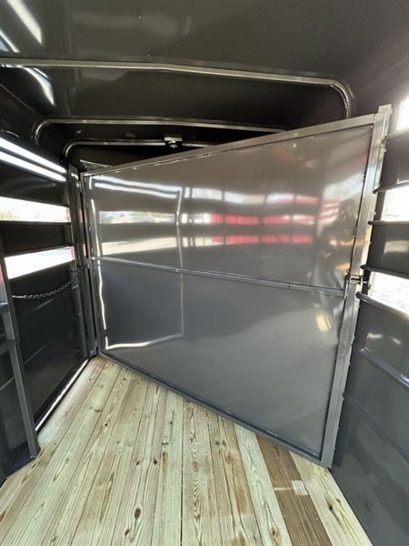 Trailer Photo 11