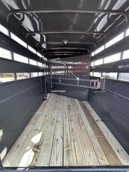 Trailer Photo 8