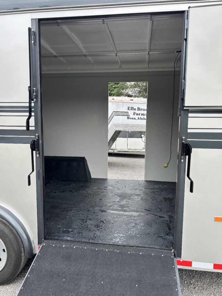 Trailer Photo 12